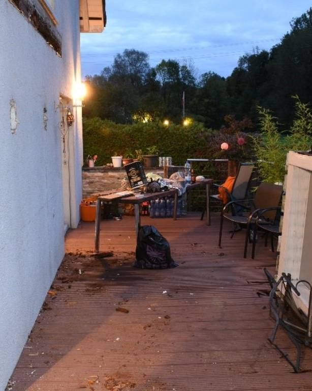 Balkon Bricht Ab J Hriger Schwer Verletzt Fm Today