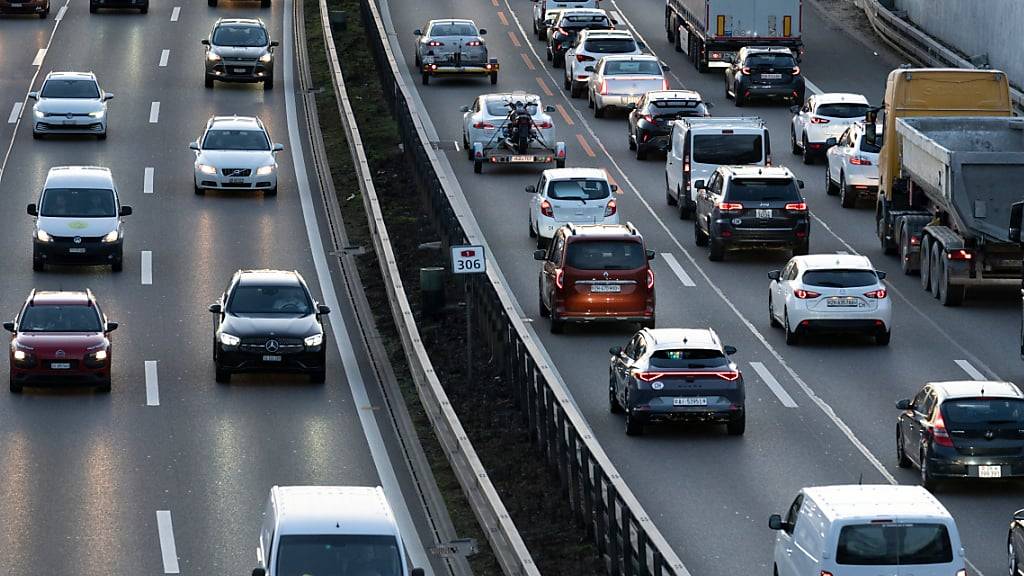 Der Anschluss Uzwil SG der A1 ist wegen des steigenden Verkehrsaufkommens an seine Leistungsgrenze gelangt und muss saniert werden. (Symbolbild)