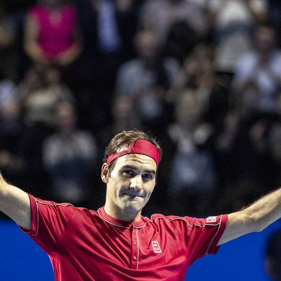 Federer steht nach Zweisatz-Sieg im Swiss-Indoors-Final