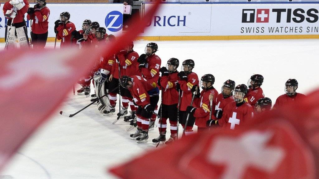 Der Schweizer Hockeynachwuchs kann mit dem Klassenerhalt planen (Archiv)