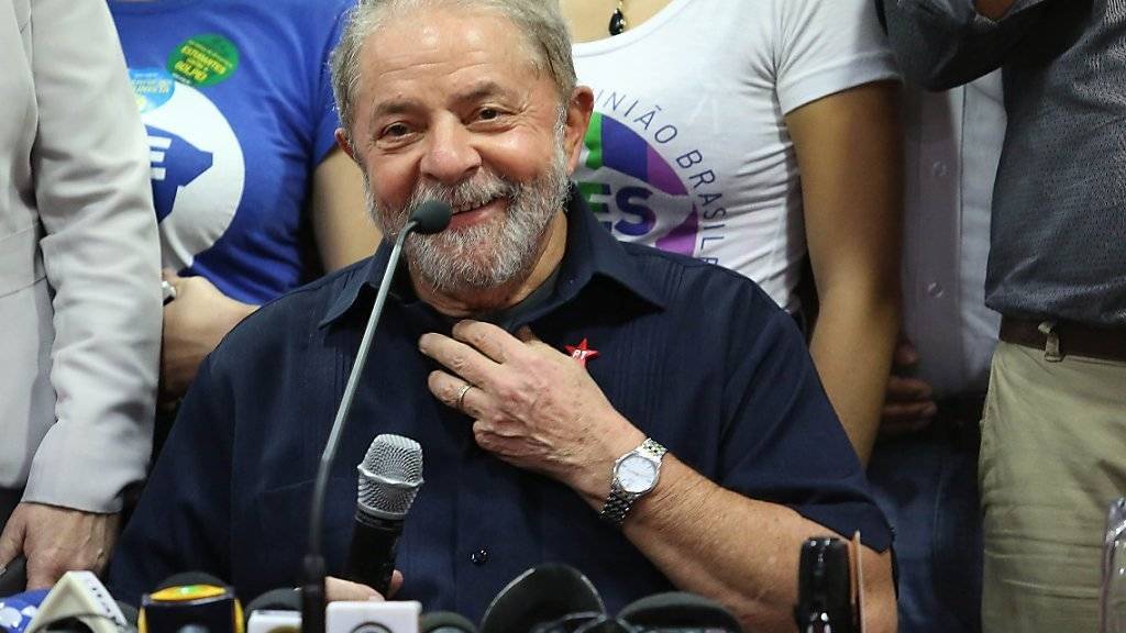 Ex-Präsident Luiz Inácio Lula da Silva wird einen der einflussreichsten Posten in der Regierung übernehmen - er will vor allem mit neuen Impulsen die ökonomische Krise bekämpfen. Zudem werden die Hürden für einen Prozess gegen ihn deutlich höher.  (Archiv)