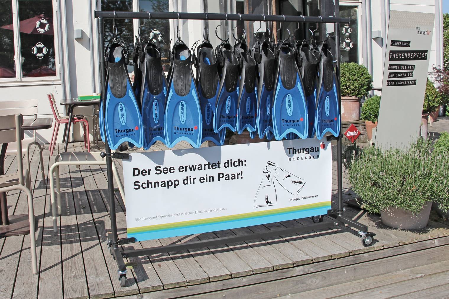 In Arbon gibt es jetzt einen kostenlosen Flossenverleih. Das Werbevideo dazu ist Geschmackssache. (Bild: Thurgau Tourismus)