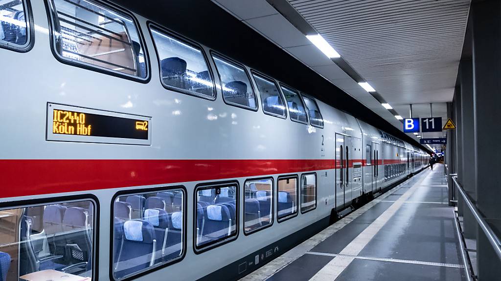 Jeder zweite Fernzug der Deutschen Bahn im November zu spät