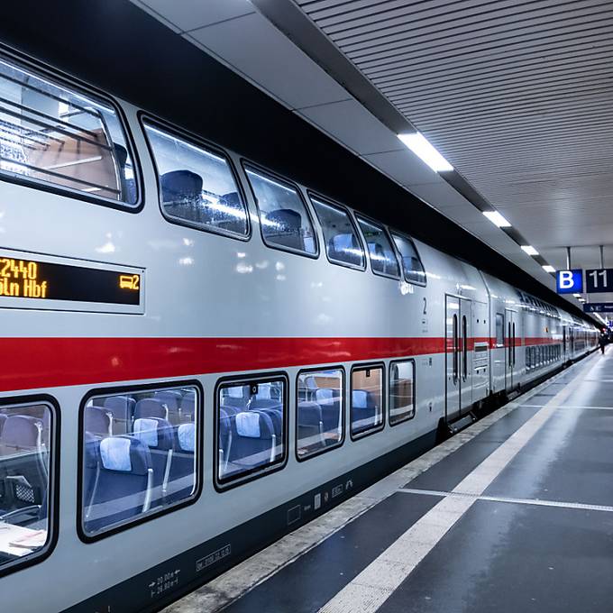 Jeder zweite Fernzug der Deutschen Bahn im November zu spät