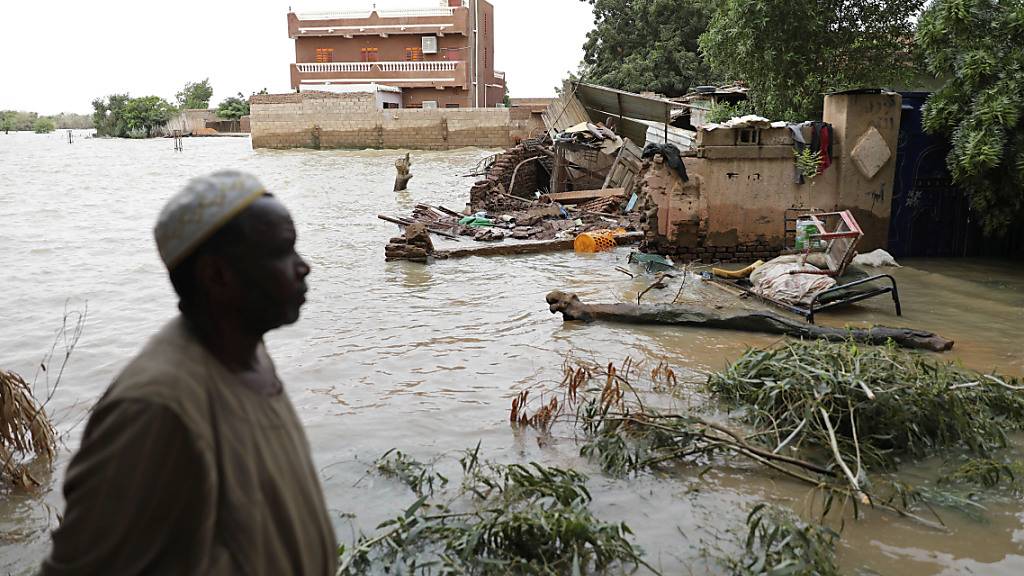 ARCHIV - Überflutete Häuser südwestlich der sudanesischen Hauptstadt Khartum. Foto: Marwan Ali/AP/dpa