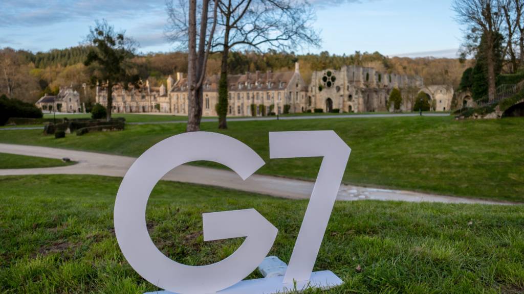 Das Abbaye des Vaux de Cernay wo das G7 Außenminister-Treffen stattfindet. Im Mittelpunkt des Treffens stehen der Krieg im Nahen Osten sowie der Ukraine-Krieg. Foto: Michael Kappeler/dpa