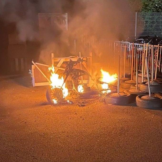 Aus Aare gefischter E-Scooter geht in Flammen auf