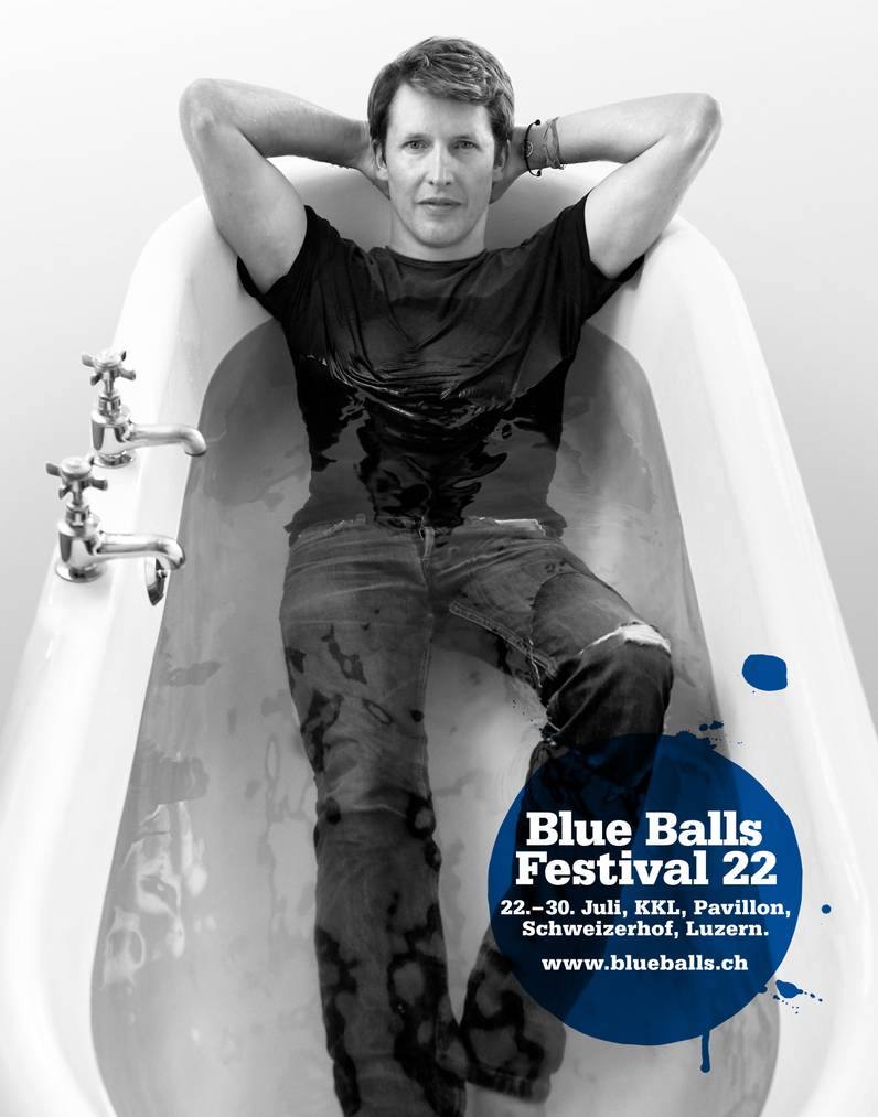Der britische Sänger wird das Blue Balls Festival 2022 eröffnen.