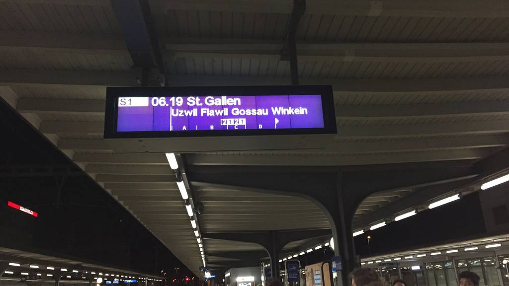 Statt um .02 fährt der Zug ab Wil neu um .19 nach (Bild: FM1Today/Dario Cantieni)