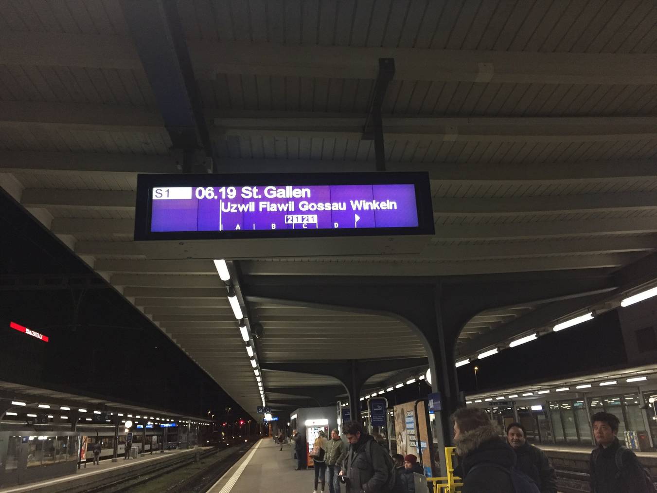 Statt um .02 fährt der Zug ab Wil neu um .19 nach (Bild: FM1Today/Dario Cantieni)