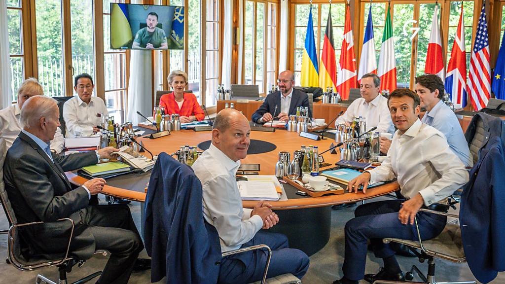 dpatopbilder - Ukraines Präsident Selenskyj war am Montag zum G7-Gipfel in Elmau zugeschaltet. Foto: Michael Kappeler/dpa