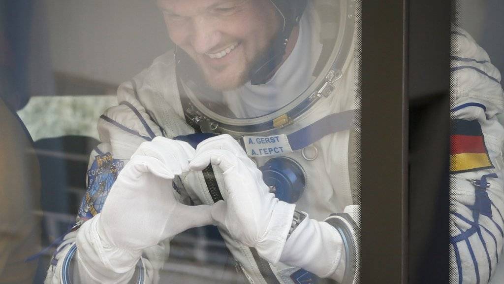 Der deutsche Astronaut Alexander Gerst kurz vor dem Sojus-Start (Archiv)
