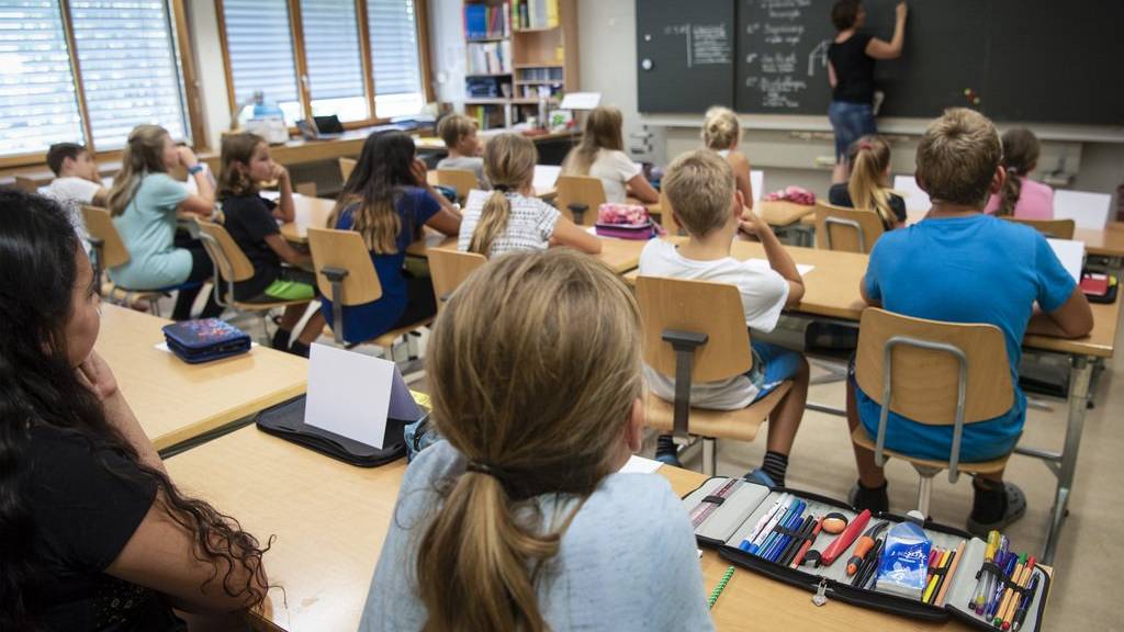 In Kanton Graubünden werden in der Primarschule auch zukünftig zwei Fremdsprachen unterrichtet. (Symbolbild)