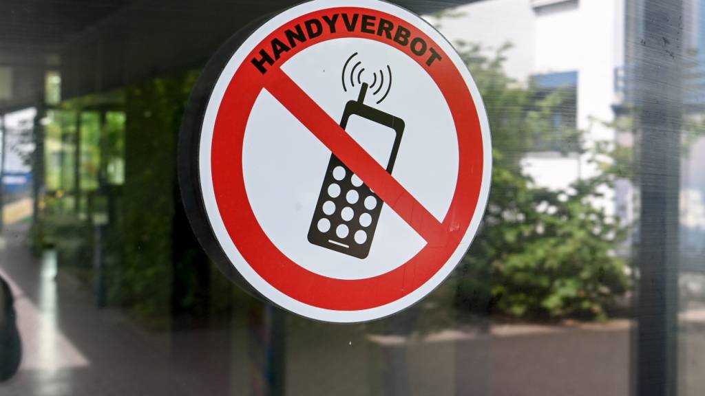 An Thurgauer Schulen sollen Handys verboten werden. (Symbolbild)
