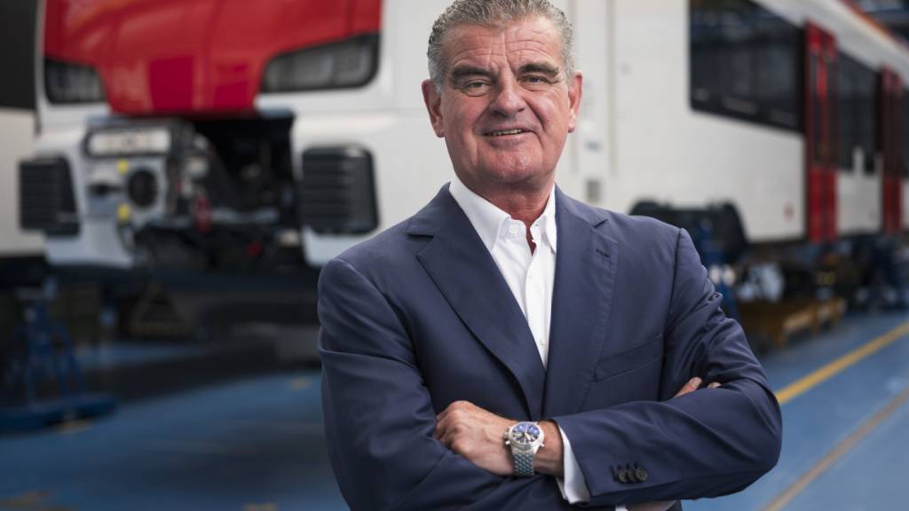 Stadler-Grossaktionär Peter Spuhler treibt den Ausbau des Zugherstellers in Österreich voran. Spuhlers Beteiligungsgesellschaft PCS kauft ein rund 50 Hektaren grosses Industrieareal in Leopoldsdorf nahe von Wien. (Archivbild)