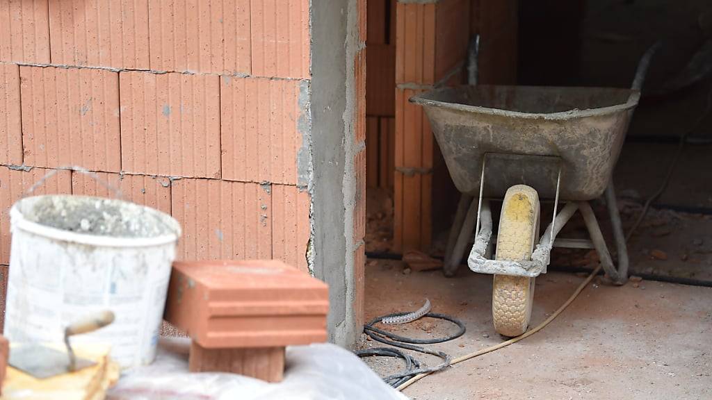 Die Schweizer Industrie schaut auf ein schwieriges erstes Quartal 2024 zurück. Auch die Baubranche schwächelt weiter. (Symbolbild)