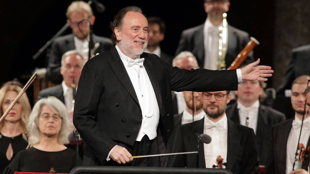Der italienische Dirigent Riccardo Chailly bleibt dem Lucerne Festival bis mindestens Ende 2028 erhalten. Bis dahin wurde sein Vertrag verlängert. Zu seinen Aufgaben als Chefdirigent gehört, dass er im Frühling und Sommer das Festival eröffnet. (Archivbild)