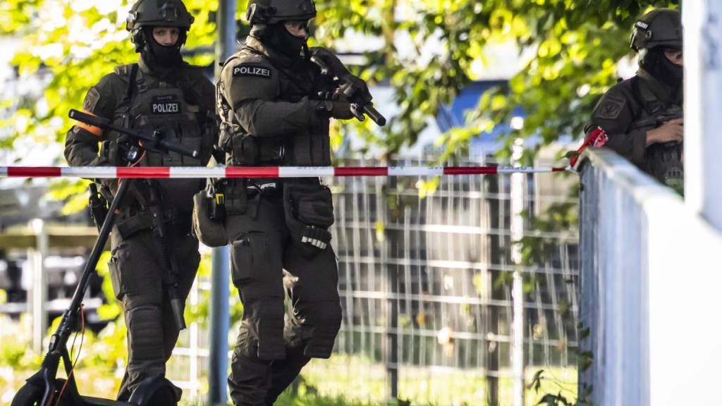 Alle Opfer hätten ihren Wohnsitz in der Schweiz, sagt die Polizei. Für Angehörige und Augenzeugen richtete die Kantonspolizei eine Info-Linie ein.