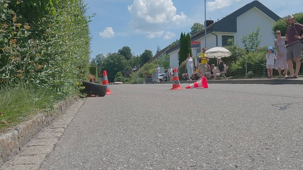 Riethüsli im Rennfieber: Seifenkisten-Derby begeistert Publikum