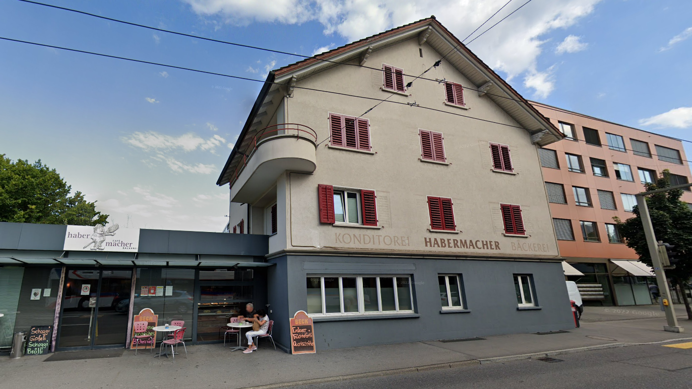 Die Filiale und das Café der Bäckerei Habermacher am Standort in Ebikon.