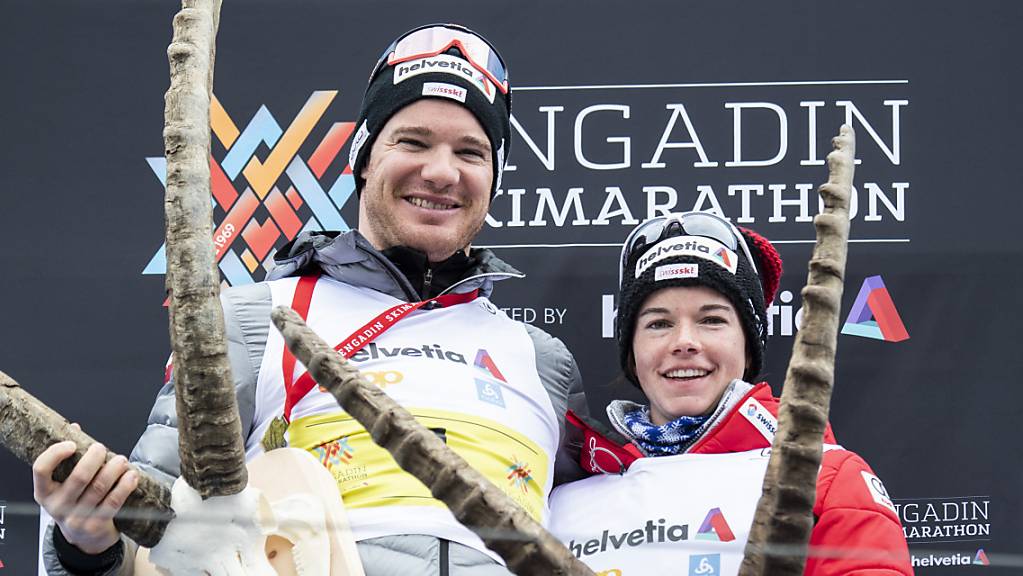 Dario Cologna hat den Engadin Skimarathon schon mehrmals gewonnen – wie hier 2019 mit Nathalie von Siebenthal als Siegerin bei den Frauen. Nun kann er sich auf dieser Strecke mit den Weltbesten messen.
