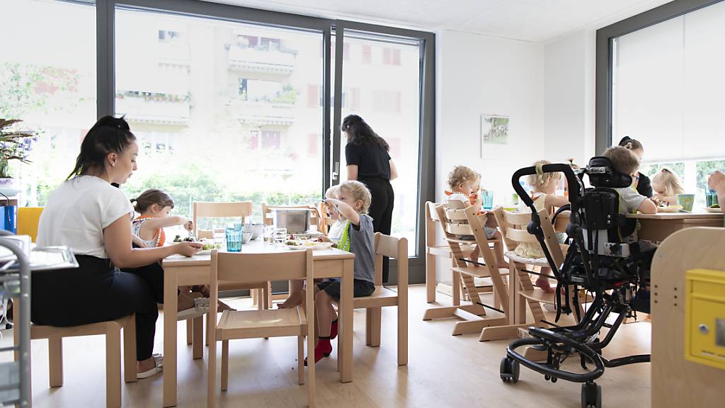 Das Parlament diskutiert eine verstärkte Bundesunterstützung an Kita-Kosten. Über das Modell wird noch gestritten. (Themenbild)