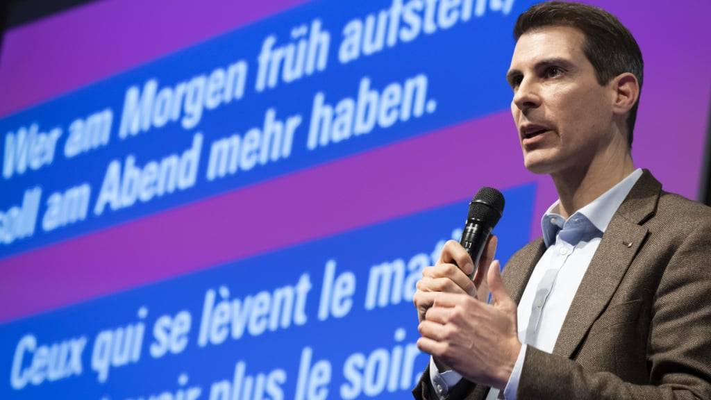 FDP-Präsident Thierry Burkart bei einem Auftritt vom Januar dieses Jahres in Bern. Im Oktober will er das Parteipräsidium abgeben. (Archivbild)