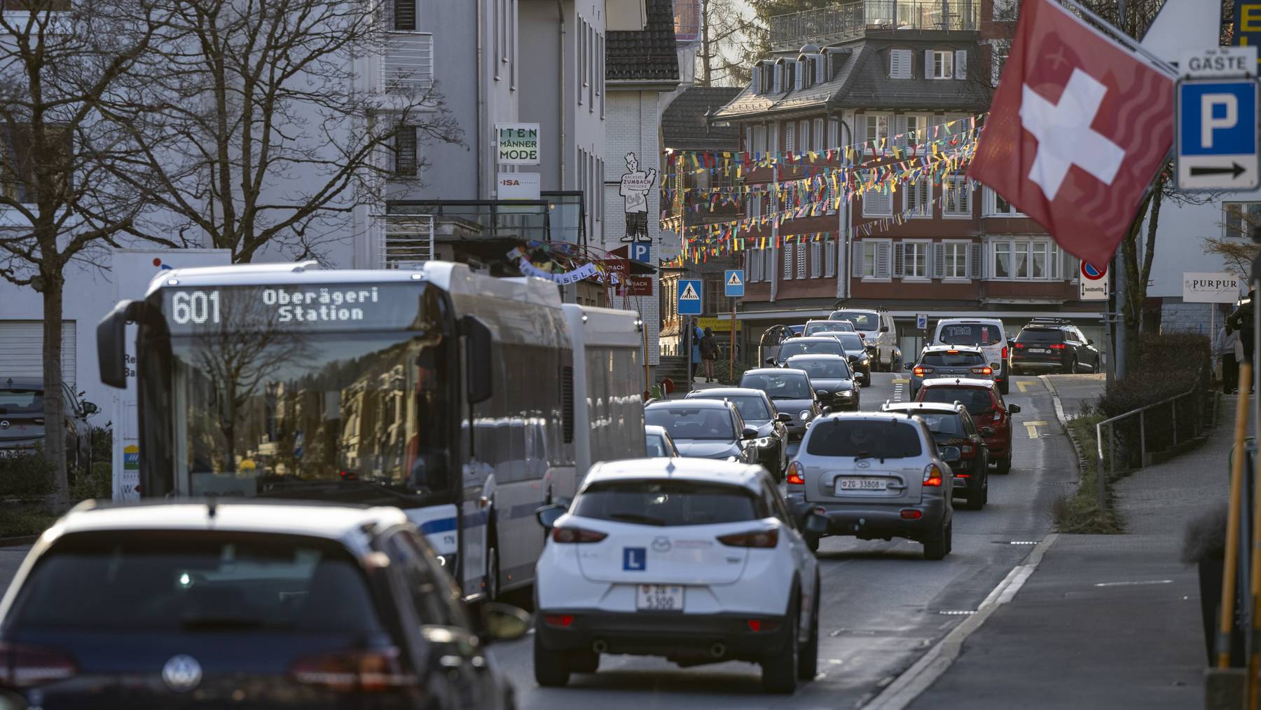 Die Zuger Bevölkerung stimmt am Sonntag, 3. März, über Entlastungstunnel in Ägeri und der Stadt Zug ab. (Archivbild)