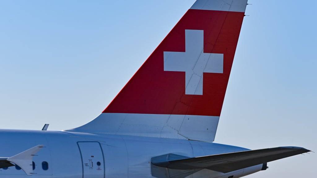 ARCHIV - Ein Passagierflugzeug der Lufthansa-Tochter Swiss. Foto: Patrick Pleul/dpa-Zentralbild/dpa/Archivbild