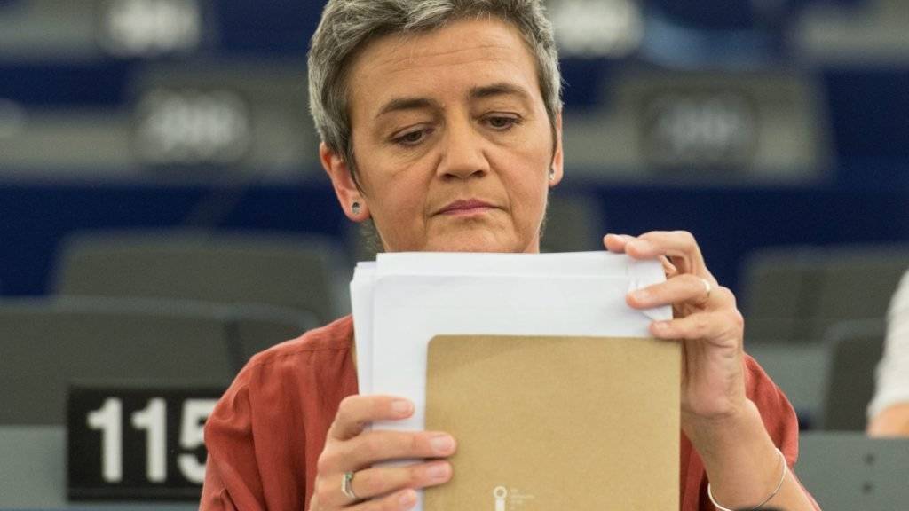 EU-Wettbewerbskommissarin Margrethe Vestager verkündigt eine Steuerrückforderung von Apple. Nun passen auch die USA ihre Steuerpolitik an.