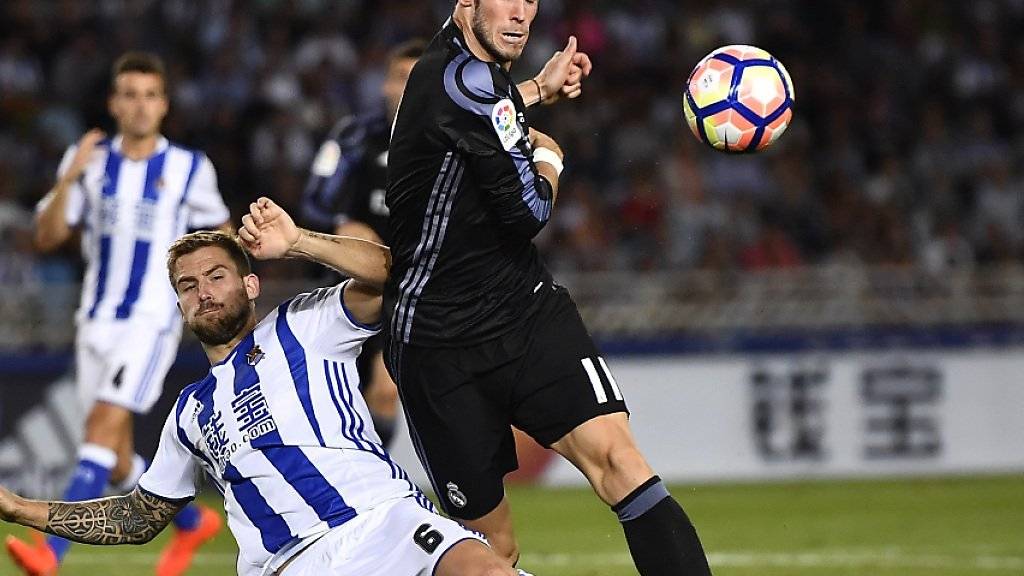 Gareth Bale (rechts) schiesst in San Sebastian zwei Tore für Real Madrid