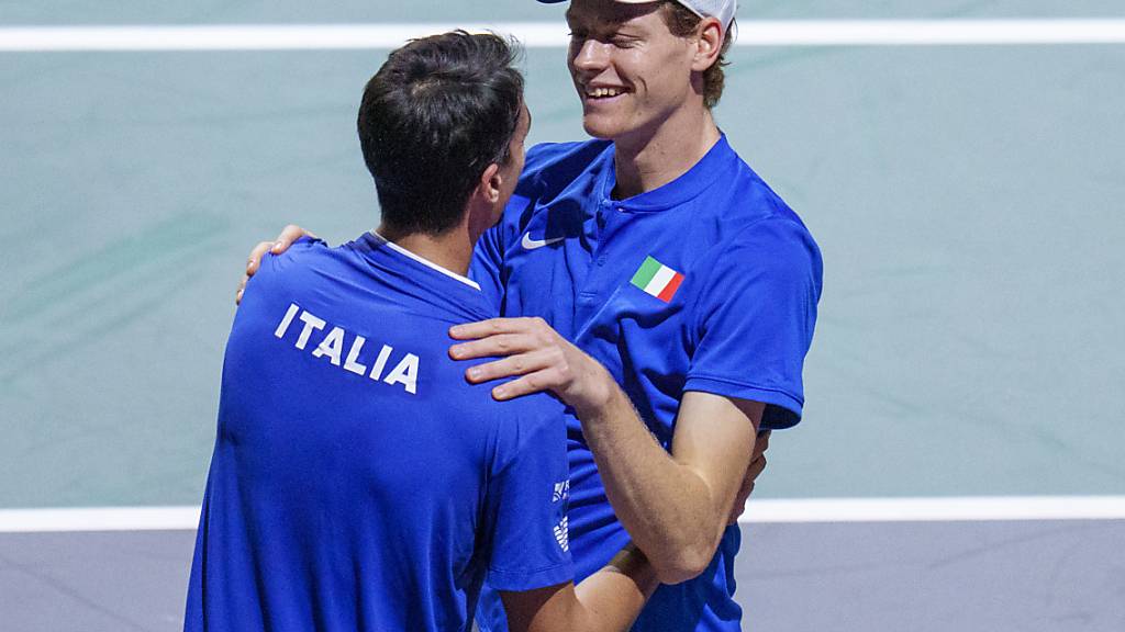 Die grosse Figur beim zweiten Davis-Cup-Sieg Italiens: Jannik Sinner (re.) feiert mit Doppelpartner Lorenzo Sonego