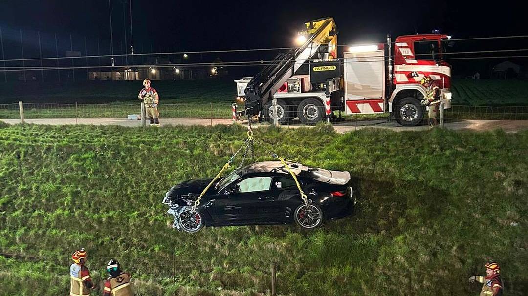 Schutz und Rettung Bern konnte nach einem Unfall in Grosshöchstetten das Fahrzeug bergen.