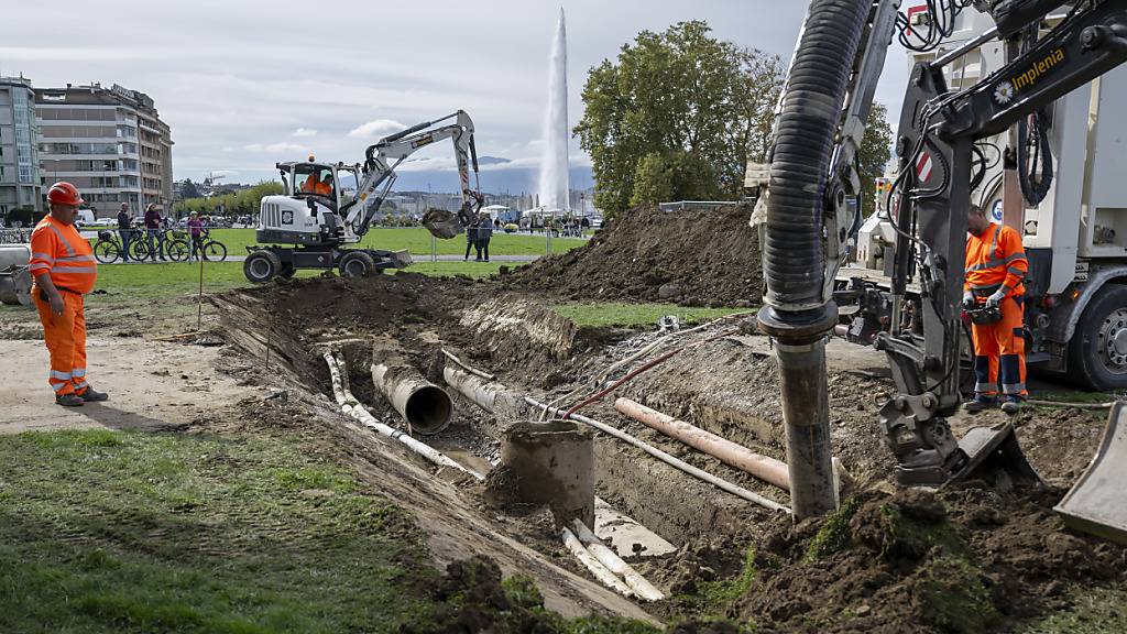 Die defekte Wasserleitung am Quai Gustave-Ador in Genf.