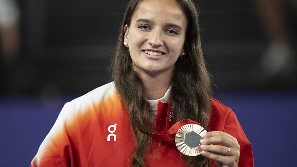 Para-Badmintonspielerin Ilaria Renggli freut sich über Bronze