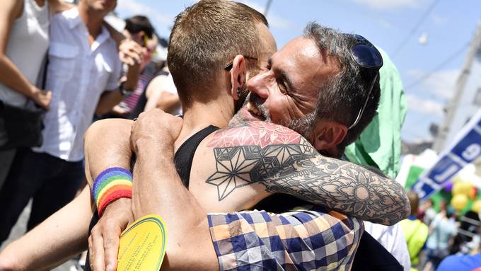 Instagram-Account hilft Zurich-Pride-Besuchenden bei der Schwarm-Suche