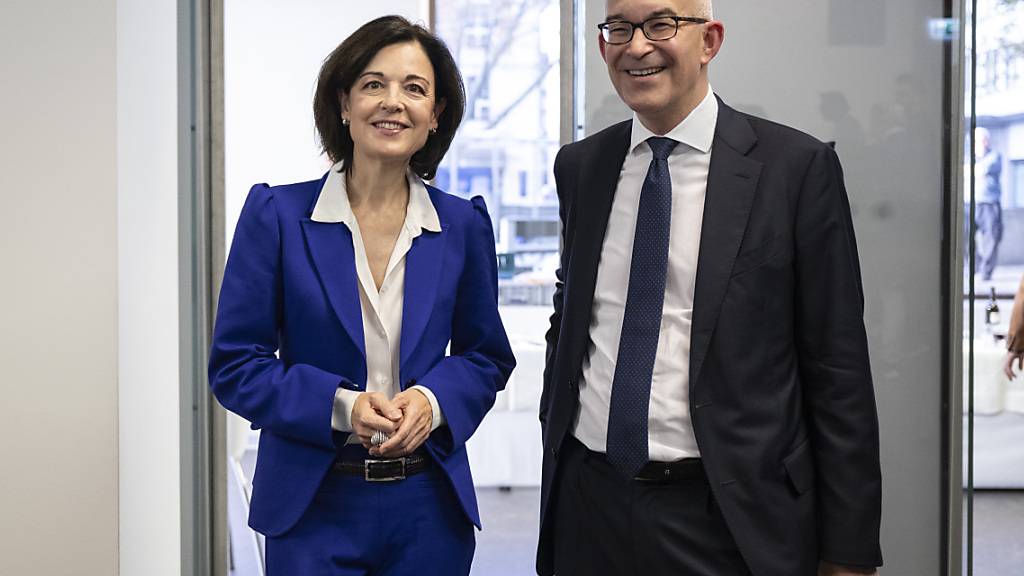 Regine Sauter (l.) tritt nicht zum zweiten Wahlgang der Ständeratswahlen im Kanton Zürich an. Gregor Rutz (SVP) soll stattdessen den bürgerlichen Zürcher Sitz im Ständerat verteidigen. (Archivbild)