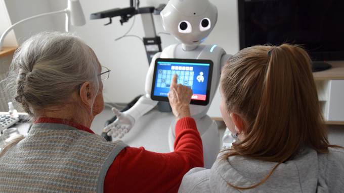 Roboter in Burgdorfer Altersheim «ersetzt niemanden»