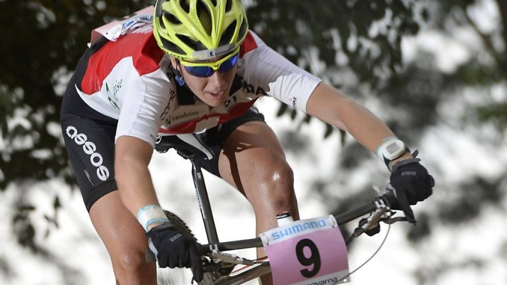 Die 22-jährige Urnerin Linda Indergand hat an der Mountainbike-WM in Tschechien ihren WM-Titel in der Disziplin Eliminator erfolgreich verteidigt