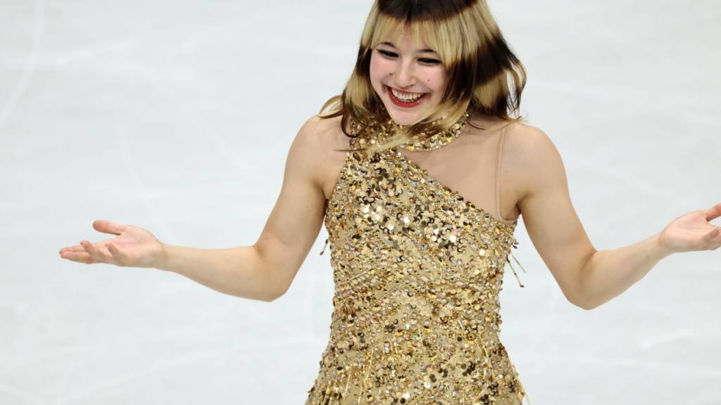 Die Amerikanerin Alysa Liu kann es nicht fassen: Sie ist Olympiasiegerin