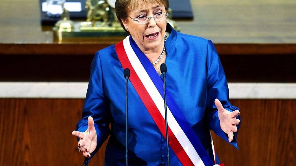 Die chilenische Präsidentin Michelle Bachelet spricht vor dem Nationalkongress in Valparaíso.