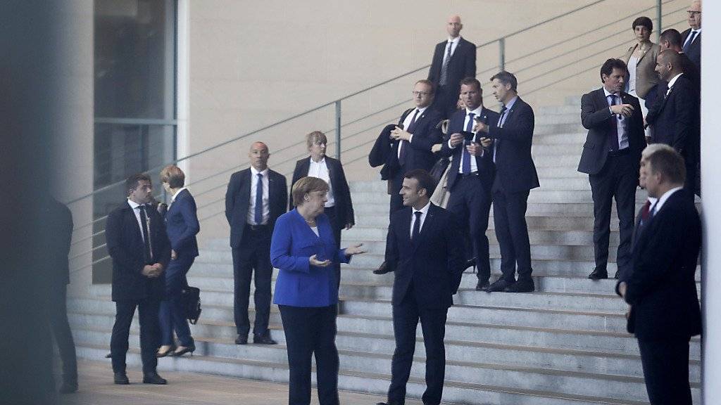 Die deutsche Kanzlerin Angela Merkel und Frankreichs Präsident Emmanuel Macron am Freitag bei einem Westbalkan-Gipfel im Kanzleramt in Berlin.