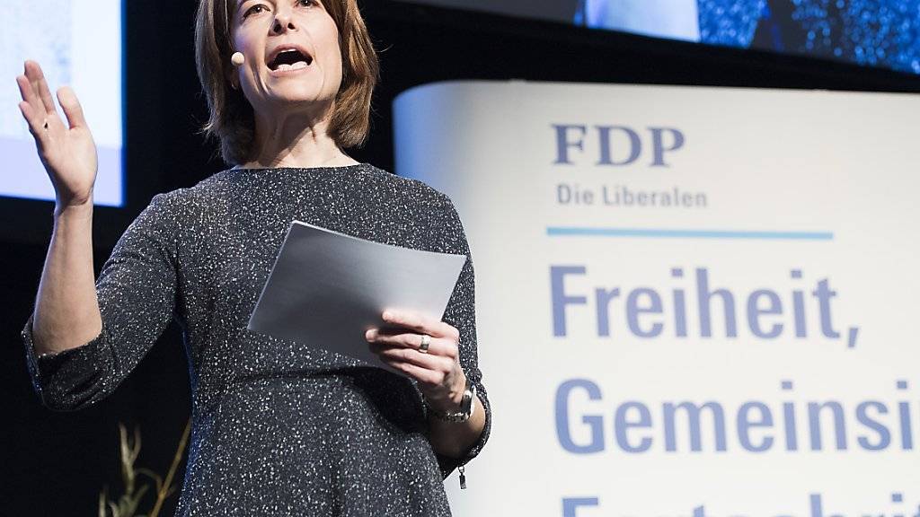 FDP-Präsidentin Petra Gössi interpretiert das Nein zur Atomausstiegsinitiative nicht als Ja zur Energiestrategie 2050. (Archivbild)