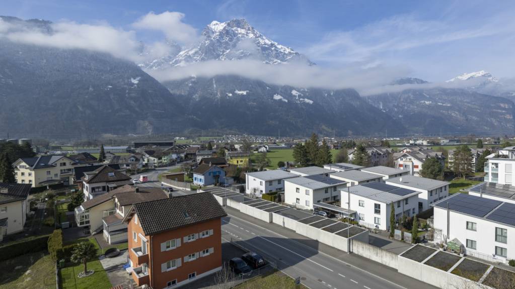 Rasenfläche auf Spielplatz in Altdorf wegen PFAS gesperrt