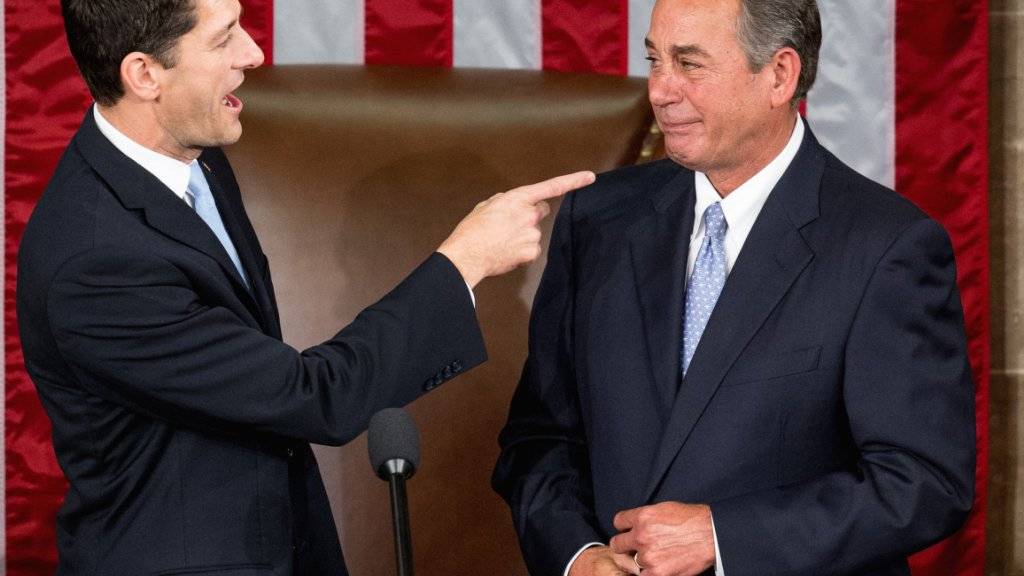 Der neugewählte und der abtretende Chef des US-Repräsentantenhauses, Paul Ryan (l.) und John Boehner, bei der Stabübergabe.