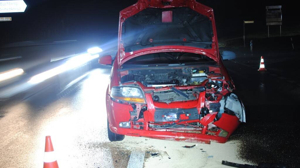 Ein 26-jähriger Autofahrer hat in Rüdlingen eine heftige Kollision verursacht. Die Polizei stufte ihn noch vor Ort als «fahrunfähig» ein.