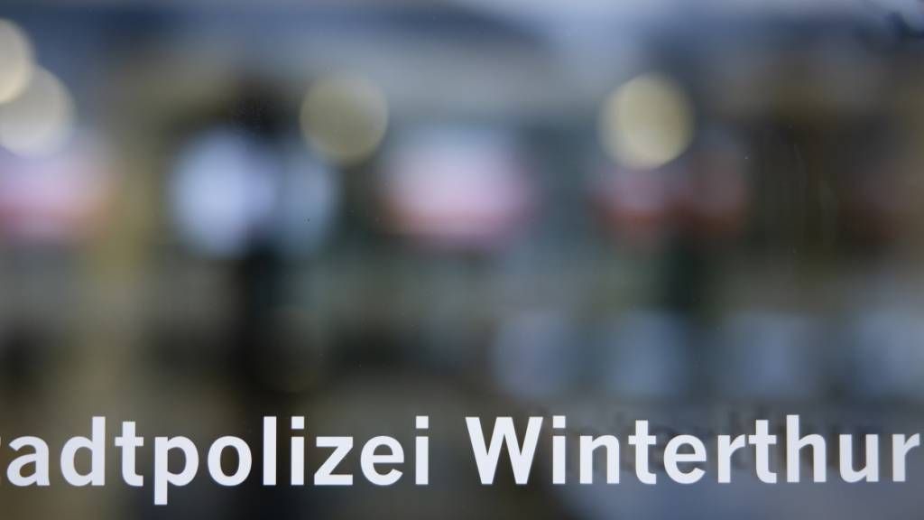 Autofahrerin fährt nach Unfall mit Töff in Winterthur davon