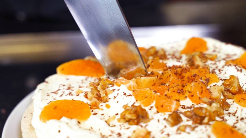 Diese Meringue-Torte mit Mandarinen ist schnell gemacht