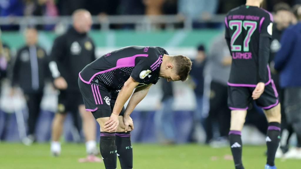 Joshua Kimmich ist nach dem Cup-Aus gegen Saarbrücken wie viele seiner Mitspieler geknickt