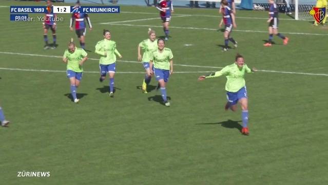 Brachte Kinderschaumwein Frauenfussballclub an die Spitze?